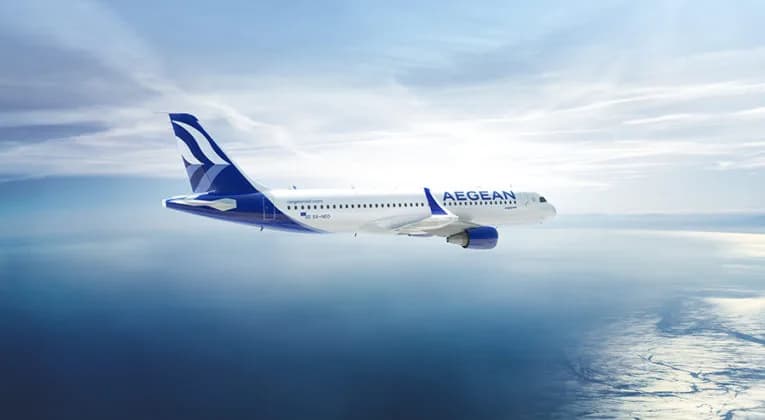 Airbus A320 von Aegean Airlines im Flug