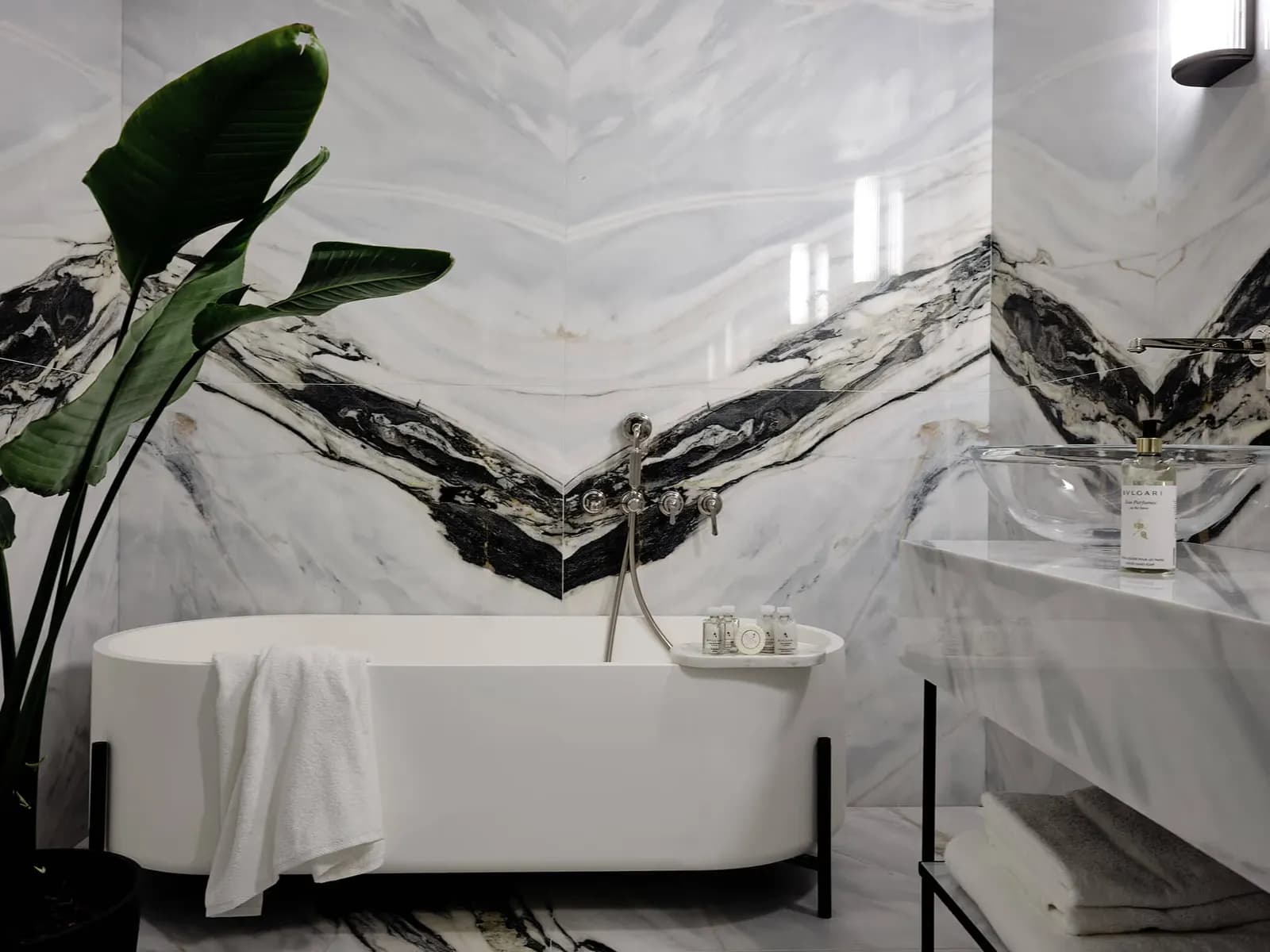 Argini Syros – Bad aus Marmor mit freistehender Wanne