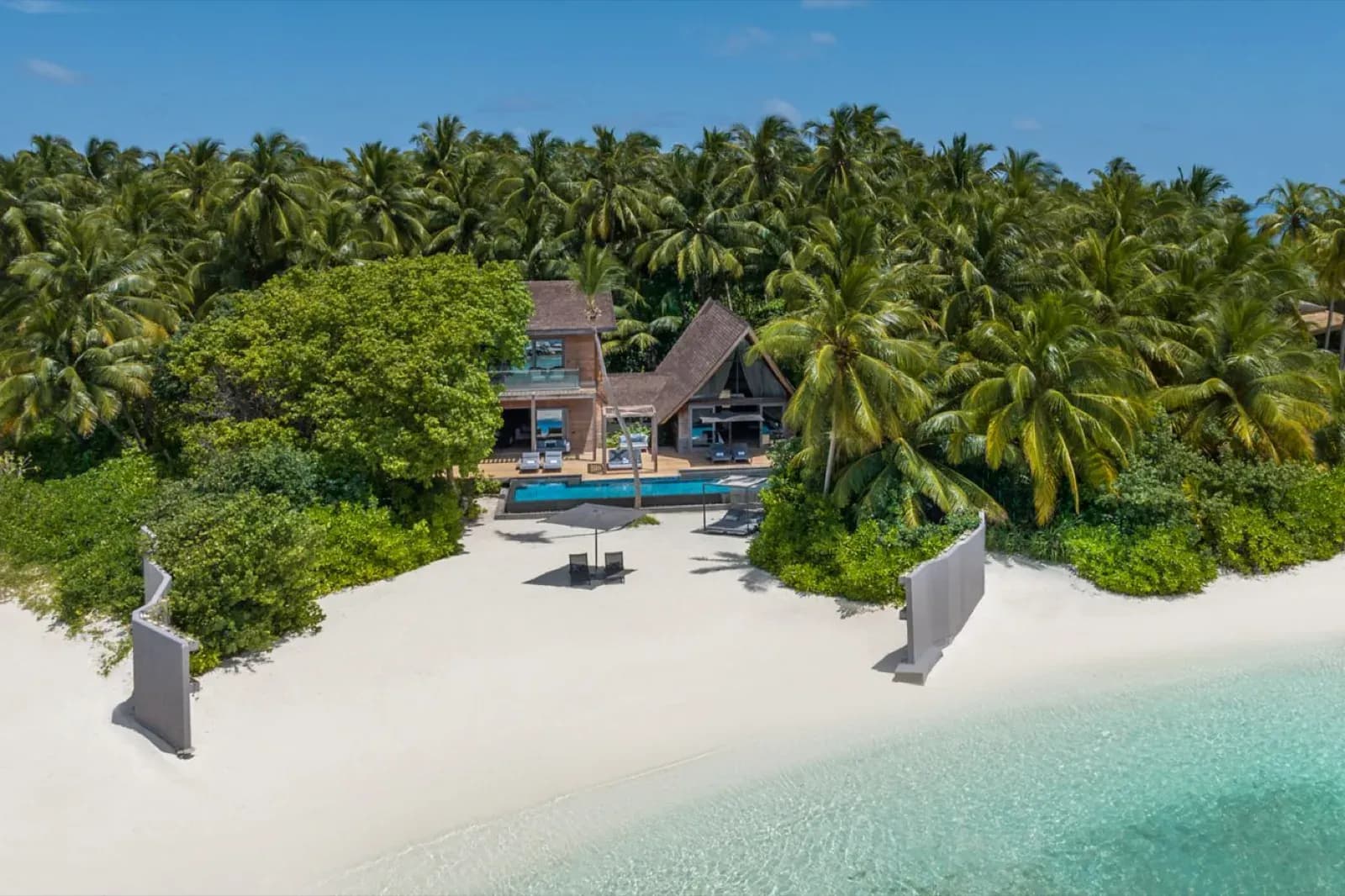 St. Regis Vommuli – Strandvilla mit eigenem Pool und Sonnendeck